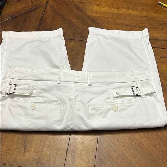 Vince Crisp White Side Buckles EUC Chino Bermuda Shorts Size 6 EUC - Picture 4 of 11